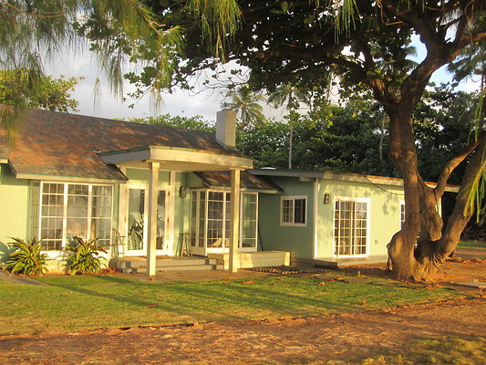 Makalii Exterior &amp; Couch 004