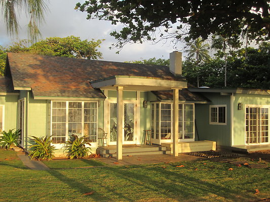 Makalii Exterior &amp; Couch 003