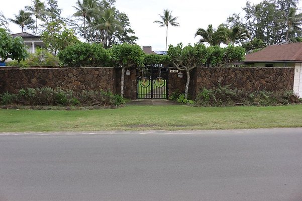 Waimanalo 41-973 Laumilo St Betty Miller 808.429.8121