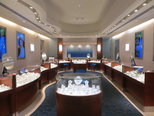 Maui Divers Jewelry- 226 Lewers St no 106- Buddy Moore- 946.7979