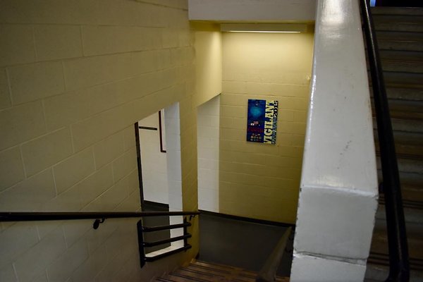 National Guard Office  • 811