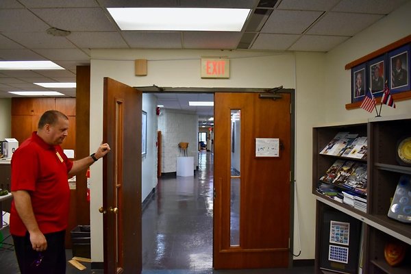 National Guard Office  • 772