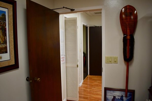 National Guard Office  • 806