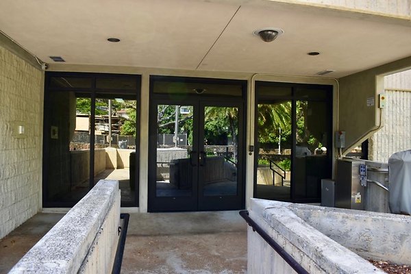 National Guard Office  • 733