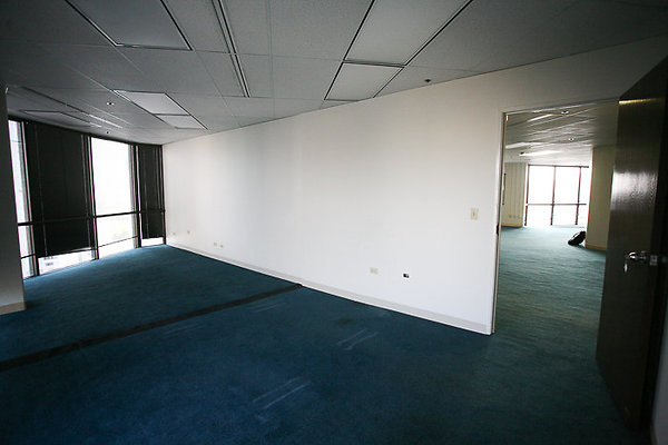 WaikikiTradeCenter-27