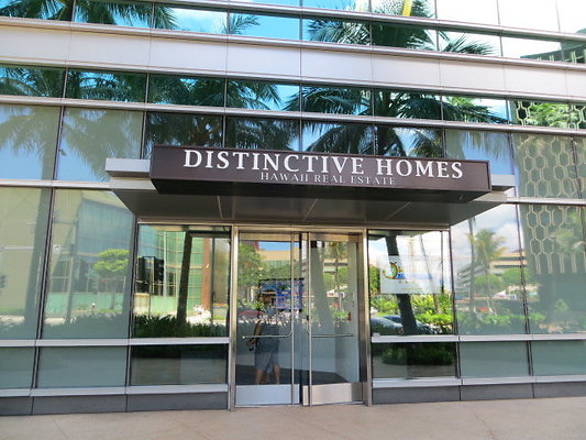 Distinctive Homes Hawaii Real Estate- 1288 Ala Moana Suite 108- Warren Downer