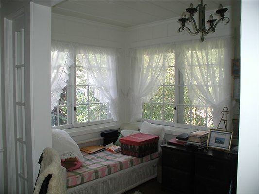 NUUANU DOWSETT FRIZELLE 8