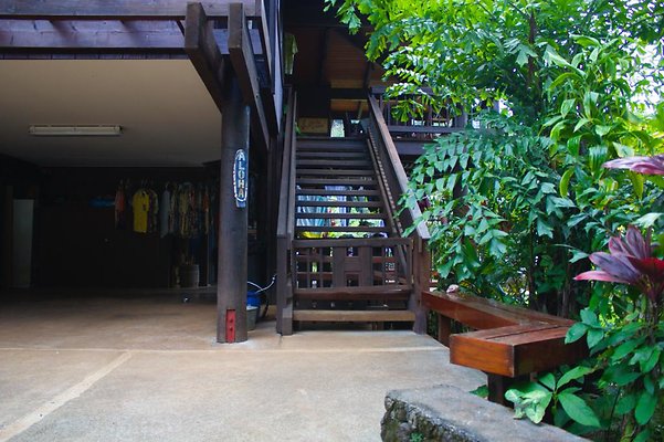 righthand staircase leading up to lanai