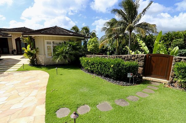 th 70 Poipu Dr   102