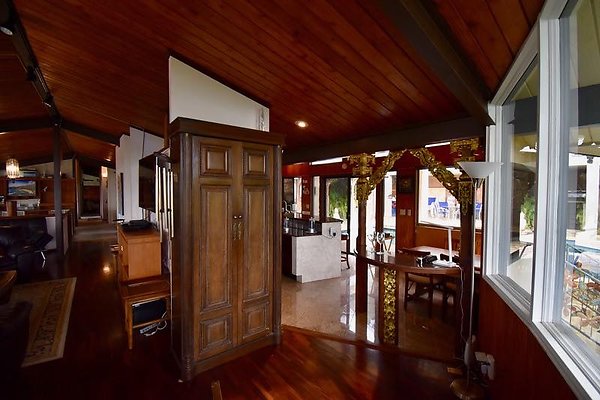 th Vacek Residence   160-L