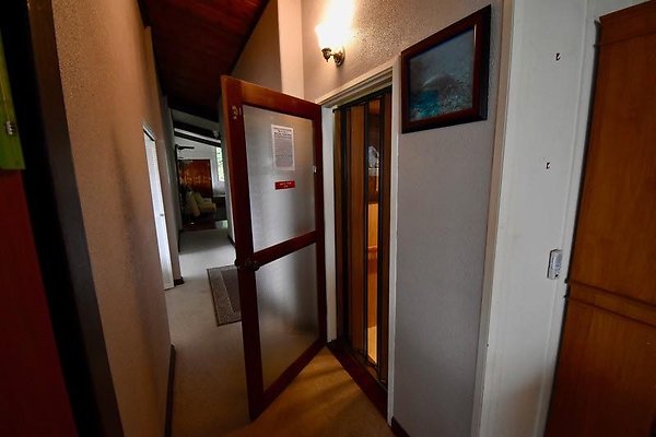 th Vacek Residence   179-L