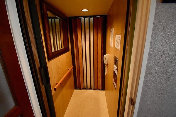 th Vacek Residence   180-L