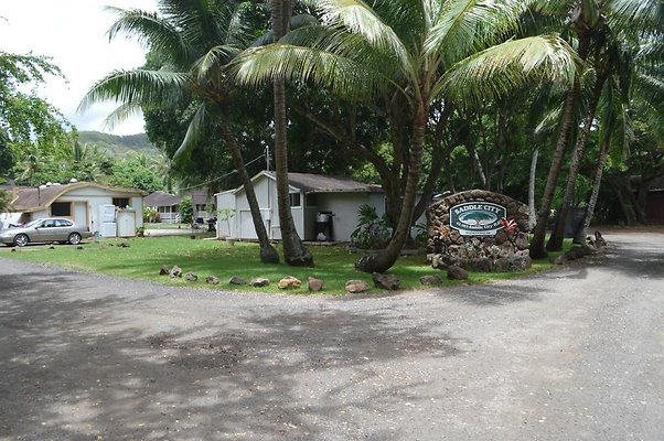 Waimanalo Saddle City