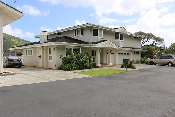 Manoa 2907 Loomis St Sally Lee 808.216.8088