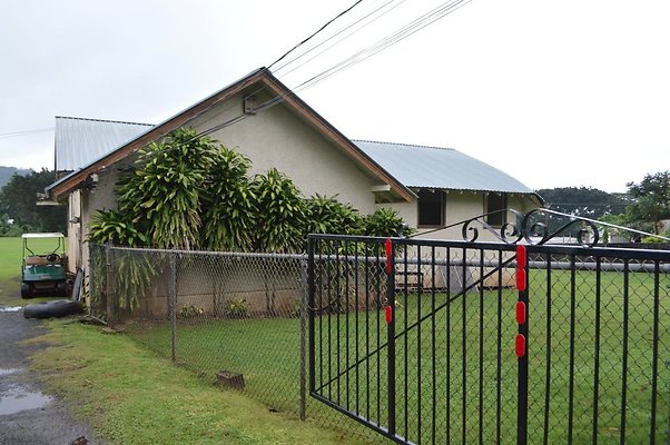 Waimanalo 41-849 Kakaina St Howard and Linda Baptist Basecamp (Can blow up house)