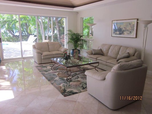 HI50 S5 MK PORTLOCK Crystal11 Sitting Area