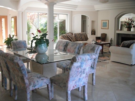 HI50 S5 MK PORTLOCK Crystal12 Dining Area