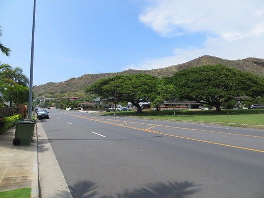 Diamond Head Rd and Kahala Ave side