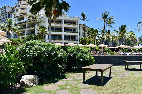 th Four Seasons Pools • 1288