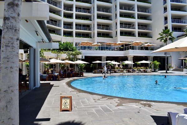 th Four Seasons Pools • 1314