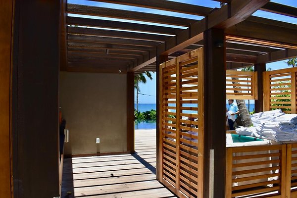 th Four Seasons Pools • 1266