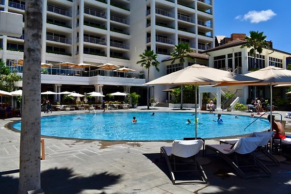 th Four Seasons Pools • 1315