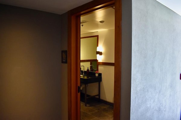 th Four Seasons Pools • 1274