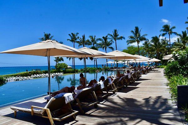 th Four Seasons Pools • 1270