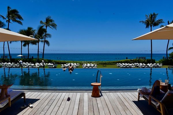 th Four Seasons Pools • 1300