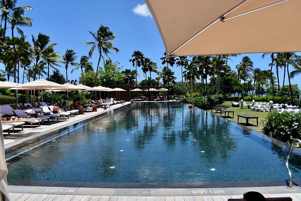 th Four Seasons Pools • 1298