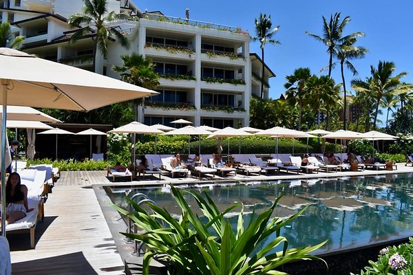 th Four Seasons Pools • 1283