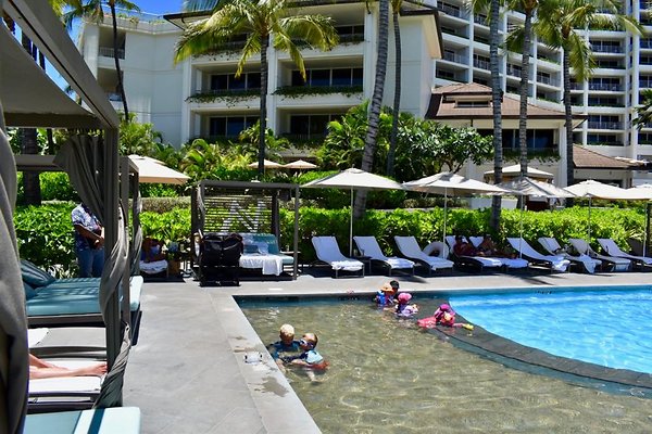 th Four Seasons Pools • 1260