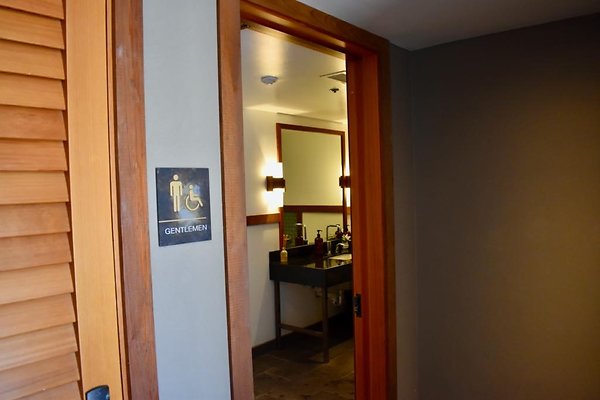 th Four Seasons Pools • 1273