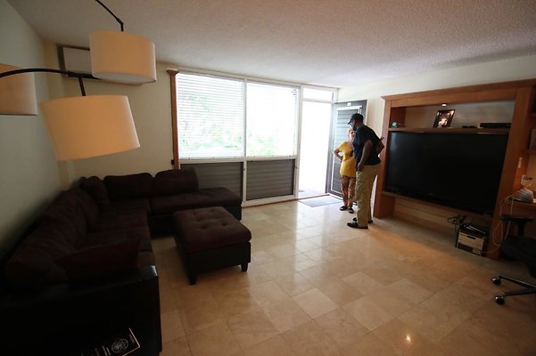 Apt B-106 James Hughes 314.957.8050 - tenant