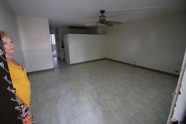 Apt B-606 Pat Holt 808.931.0616