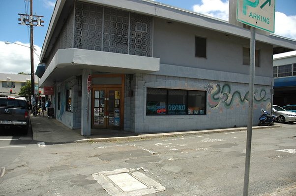Kaimuki 1151 12thAve GeckoComics