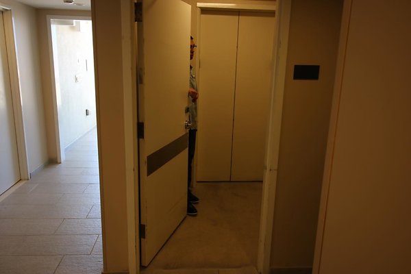 th IMG 0953 Service Elevator
