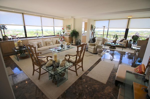 Apt 8-B Sarah Norwell 808.753.5322