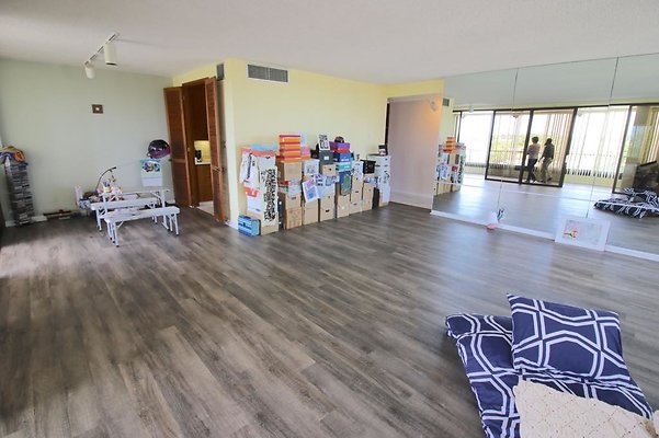 Apt 5-B Brian Busboso 808.734.7083-GM