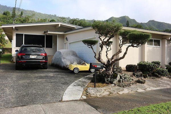 Manoa 3399 Pawaina St Wayne Hirata 808.306.9422