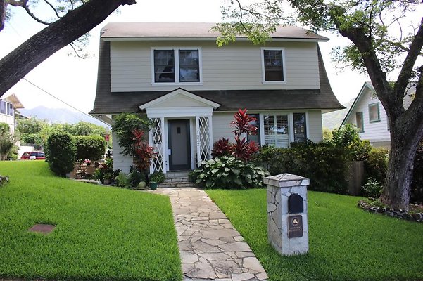 Manoa 1932 Awapuhi St Jimmy.McMahon 808.228.7946 Manoa 1932 Awapuhi St Jimmy.McMahon 808.228.7946