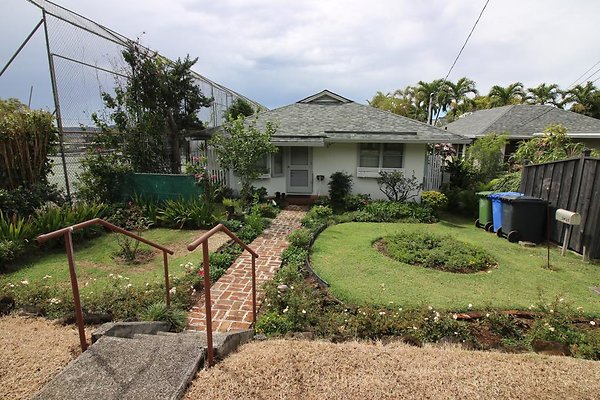 Manoa 2425 Armstrong St Gerri Chock 808.927.3188 Manoa 2425 Armstrong St Gerri Chock 808.927.3188