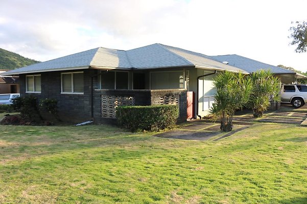 Manoa 2659 Lowrey - Carol Higa 497-6707 Manoa 2659 Lowrey - Carol Higa 497-6707