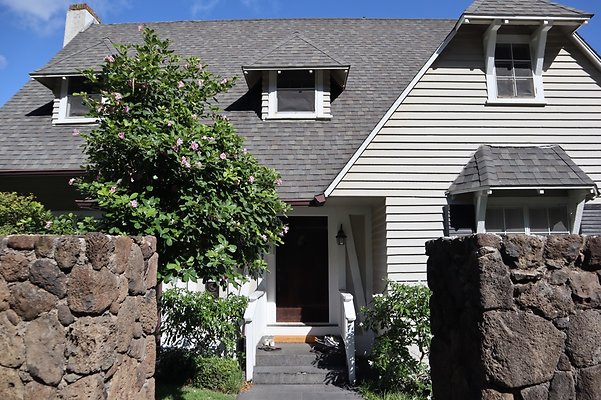 Manoa 3209 Oahu Ave Janelle 808;391.9132