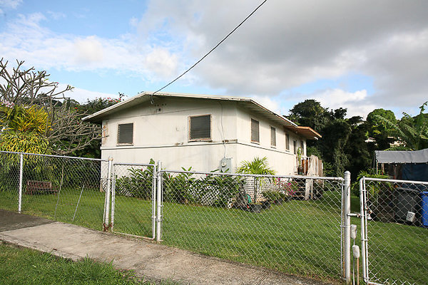 Makiki 2143 Anianiku St. Nadine 783.2628 Makiki 2143 Anianiku St. Nadine 783.2628