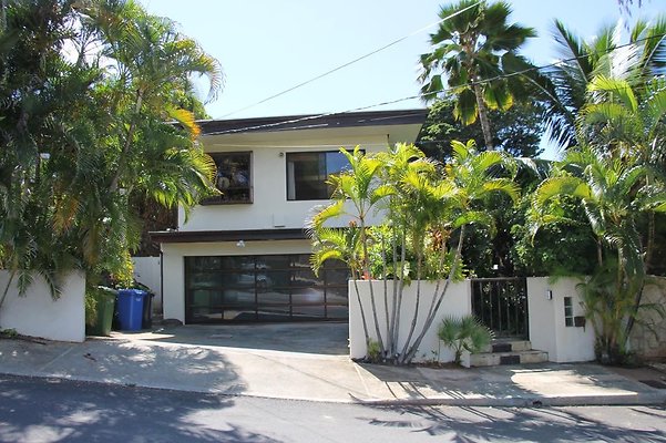 Black Point 245 Kulamanu Pl Chris and Tanisha Souza 808.382.8505 Black Point 245 Kulamanu Pl Chris and Tanisha Souza 808.382.8505