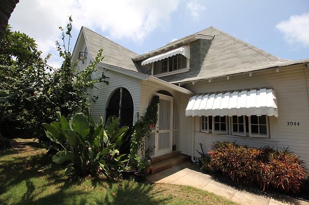 Diamond Head 3044 Kalakaua Ave Lou 808 923 5415 Diamond Head 3044 Kalakaua Ave Lou 808 923 5415