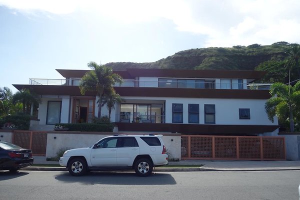 Diamond Head 656 Paikau St Taylor Pham 808.728.1805 Diamond Head 656 Paikau St Taylor Pham 808.728.1805