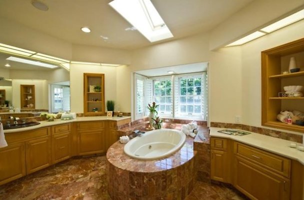 4025 Black Point Bed Room 2 Ensuite