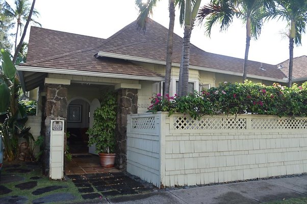 DH 3002 Kalakaua Ave - Maile Miller DH 3002 Kalakaua Ave - Maile Miller